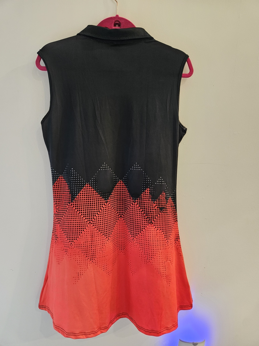 AOBUTE Sleeveless Zip Golf Dress - Black to Hot Pink Gradient - Picture 2 of 3